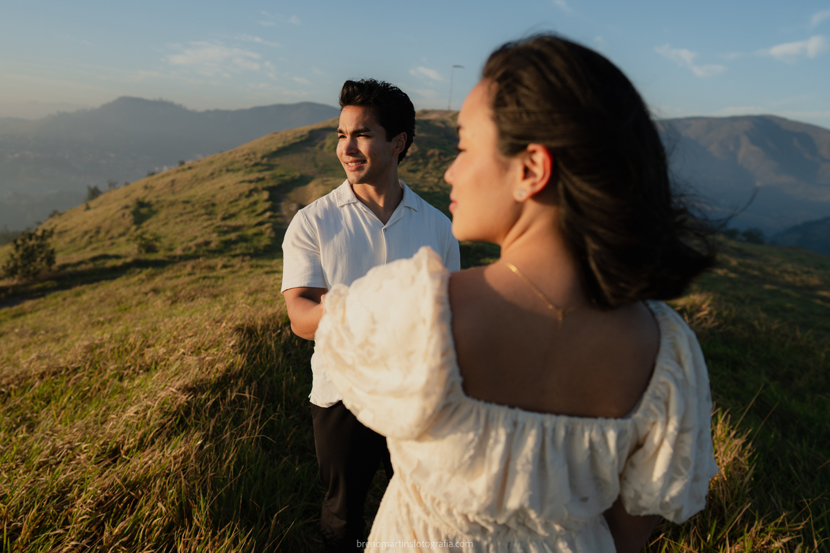olivia-e-eric-lindo-pre-wedding-no-morro-do-capuava-brenomartinsfoto