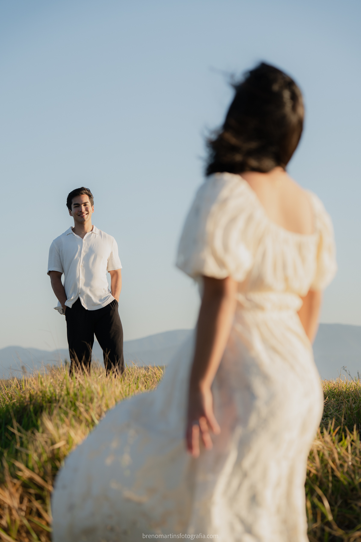 olivia-e-eric-lindo-pre-wedding-no-morro-do-capuava-brenomartinsfoto