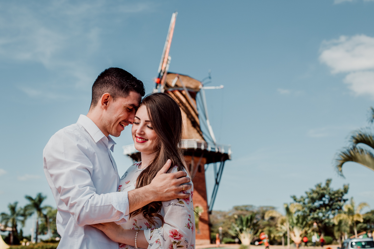 isses_e_jefferson-pre-wedding-em-holambra-cidade-das-flores-dicas-de-fotografia-em-holambra-ensaio-na-cidade_das-flores_breno-martins-fotografia