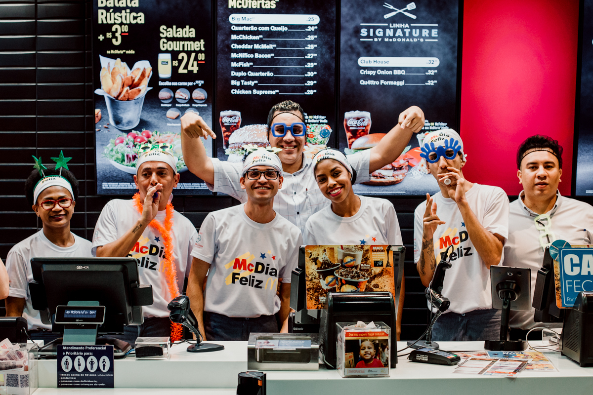 Mc-Dia-Feliz-nos-nao-estamos-sozinhos-mc-donalds-mc-dia-feliz-big-mac-alem-da-fotografia-dicas-de-fotografia-breno-martins-fotografia