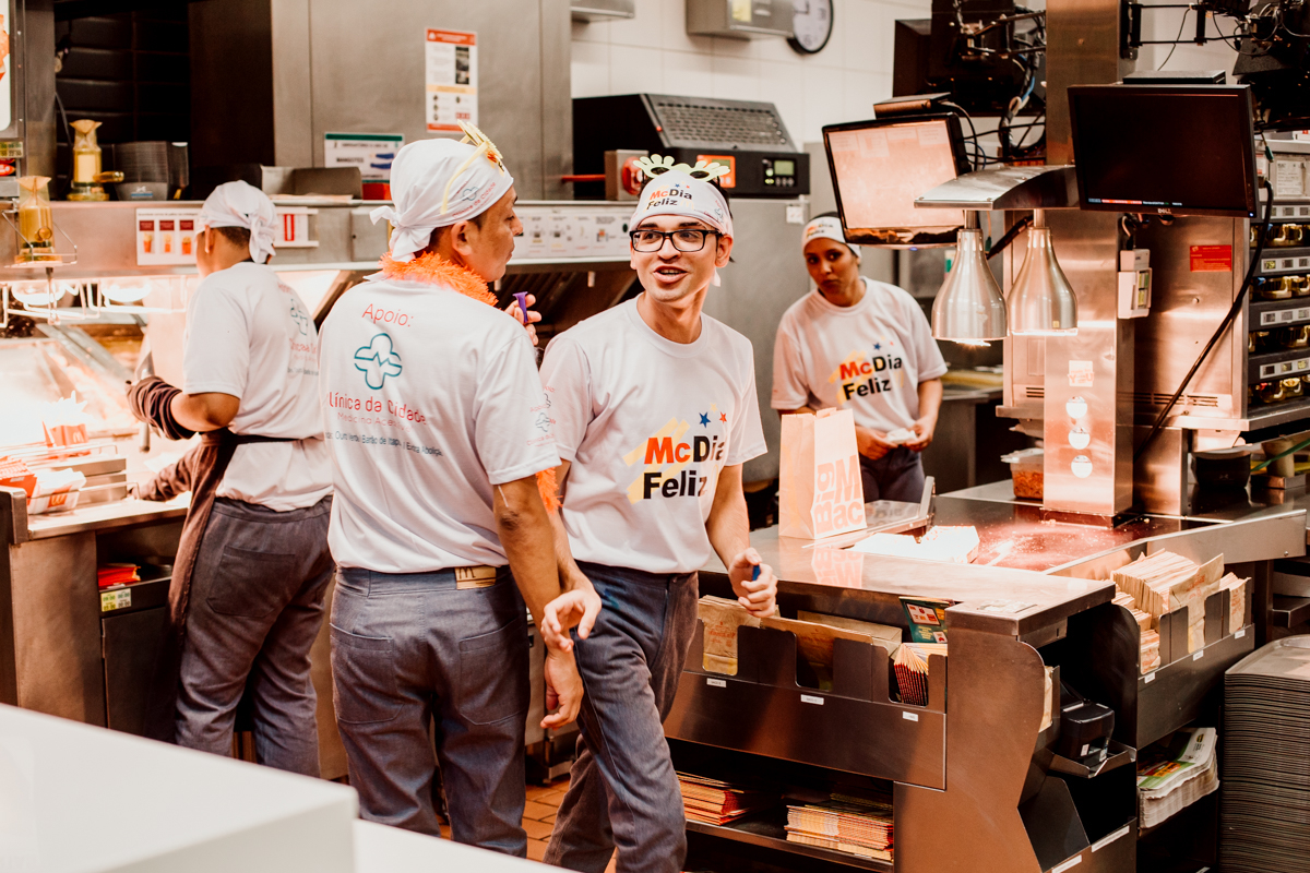 Mc-Dia-Feliz-nos-nao-estamos-sozinhos-mc-donalds-mc-dia-feliz-big-mac-alem-da-fotografia-dicas-de-fotografia-breno-martins-fotografia