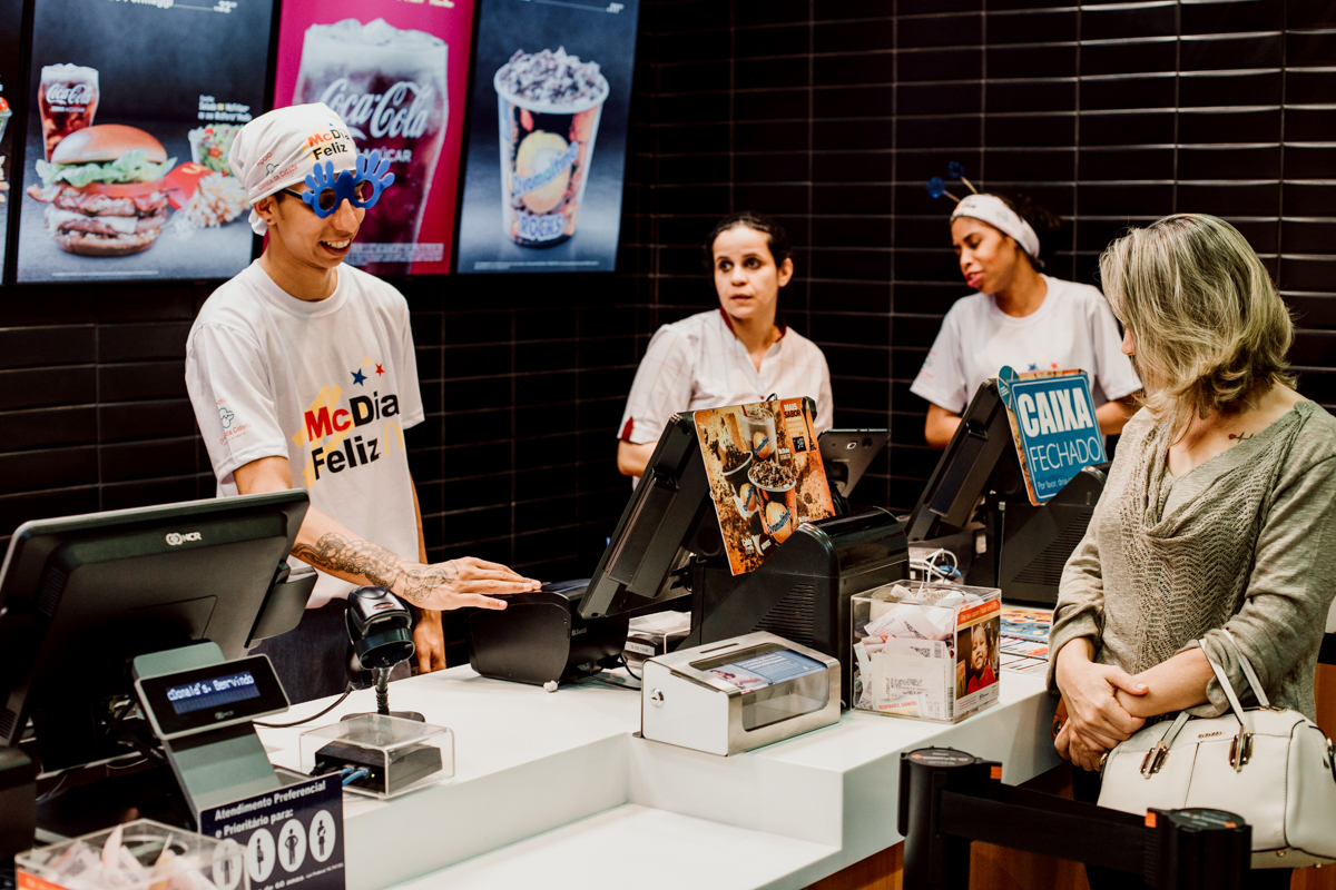 Mc-Dia-Feliz-nos-nao-estamos-sozinhos-mc-donalds-mc-dia-feliz-big-mac-alem-da-fotografia-dicas-de-fotografia-breno-martins-fotografia