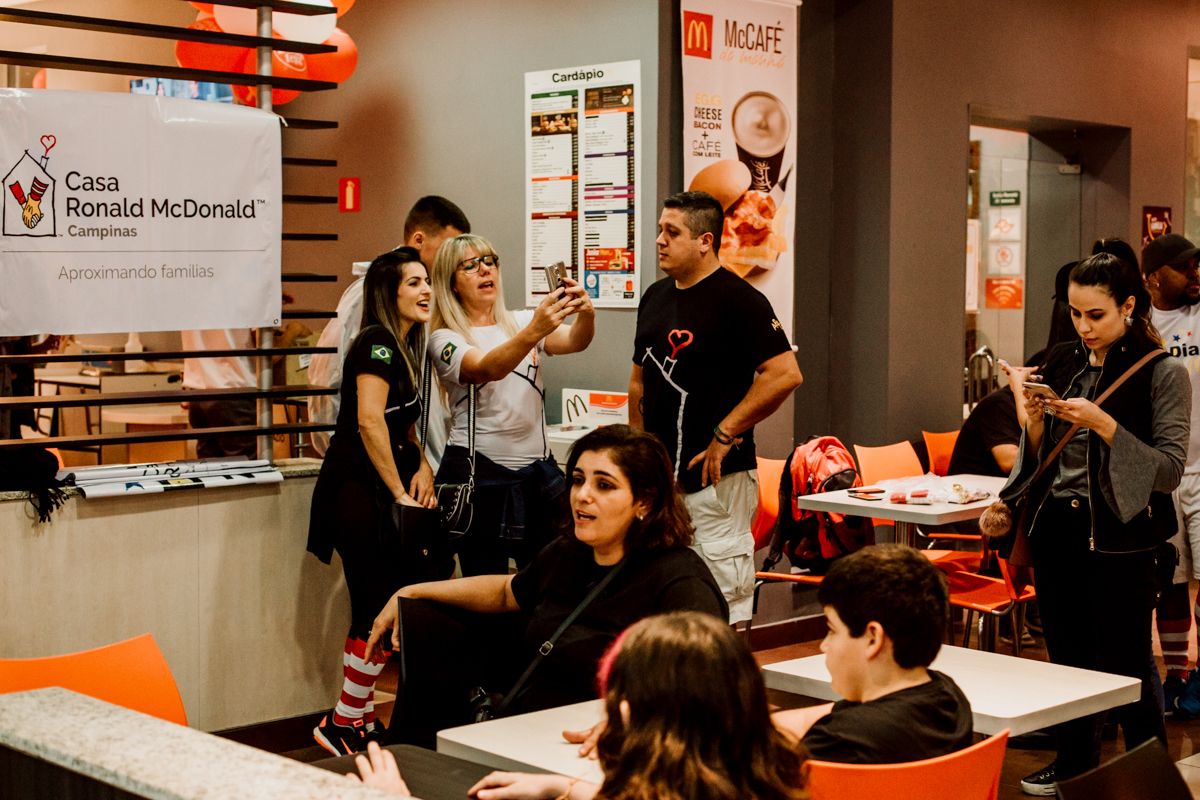 Mc-Dia-Feliz-nos-nao-estamos-sozinhos-mc-donalds-mc-dia-feliz-big-mac-alem-da-fotografia-dicas-de-fotografia-breno-martins-fotografia