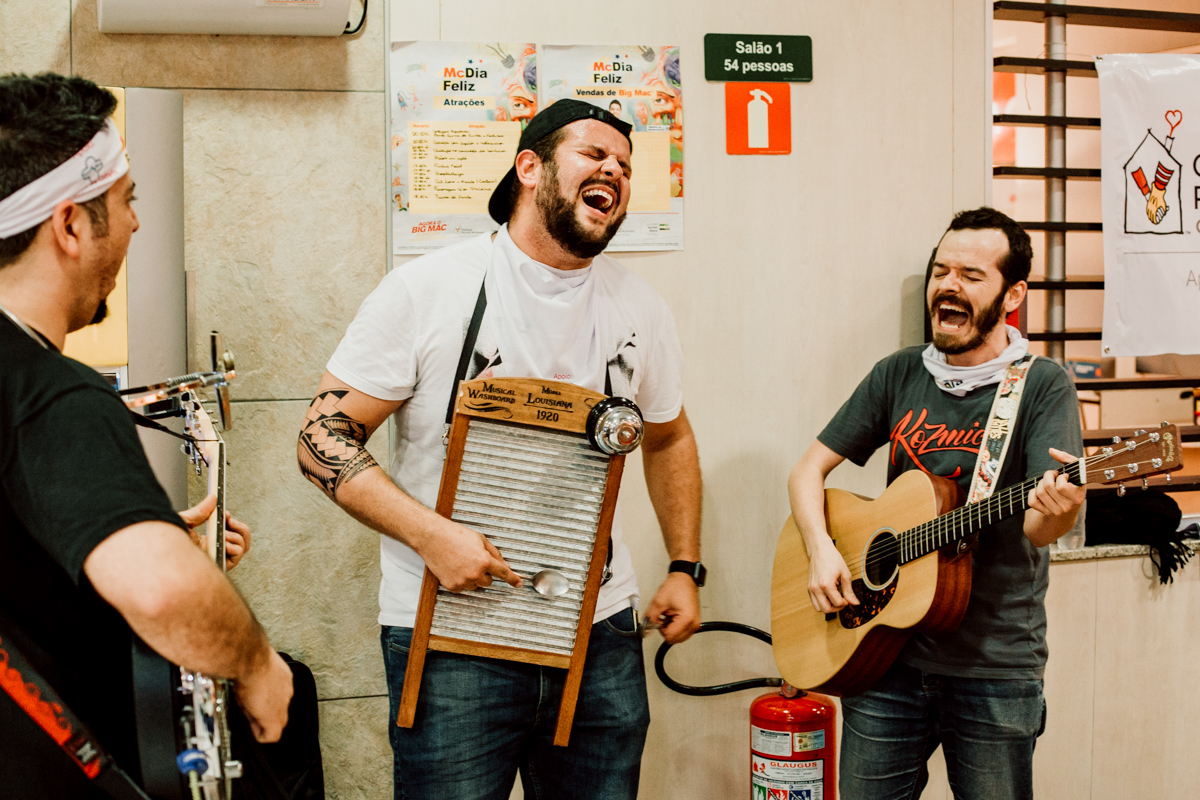Mc-Dia-Feliz-nos-nao-estamos-sozinhos-mc-donalds-mc-dia-feliz-big-mac-alem-da-fotografia-dicas-de-fotografia-breno-martins-fotografia