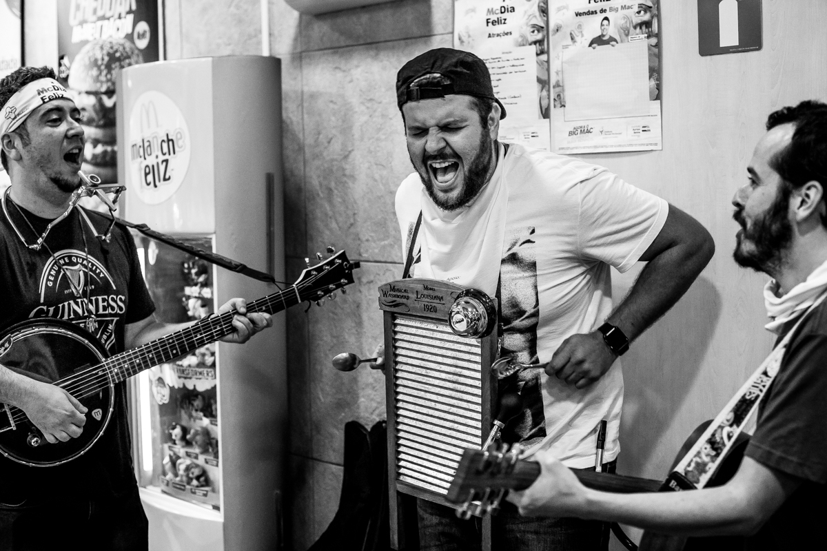 Mc-Dia-Feliz-nos-nao-estamos-sozinhos-mc-donalds-mc-dia-feliz-big-mac-alem-da-fotografia-dicas-de-fotografia-breno-martins-fotografia