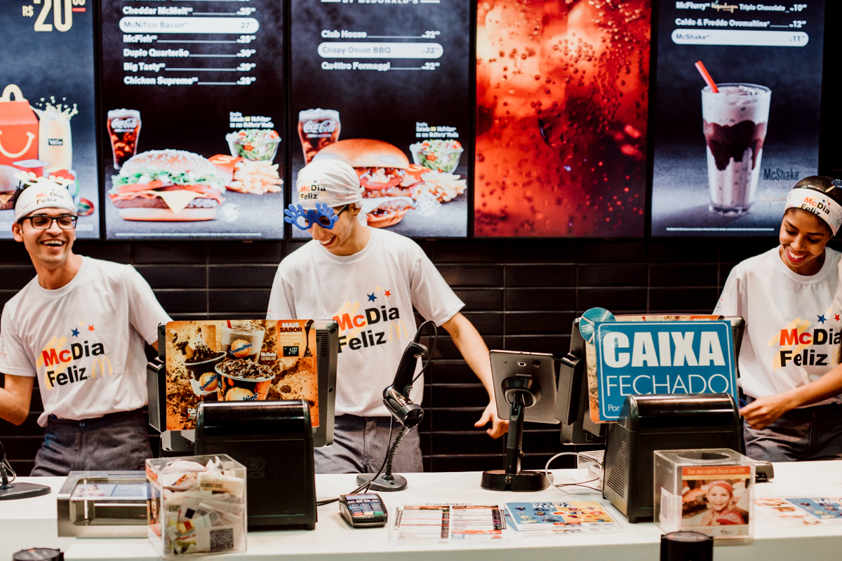 Mc-Dia-Feliz-nos-nao-estamos-sozinhos-mc-donalds-mc-dia-feliz-big-mac-alem-da-fotografia-dicas-de-fotografia-breno-martins-fotografia