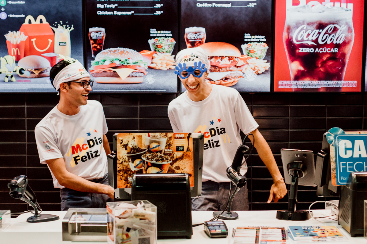 Mc-Dia-Feliz-nos-nao-estamos-sozinhos-mc-donalds-mc-dia-feliz-big-mac-alem-da-fotografia-dicas-de-fotografia-breno-martins-fotografia