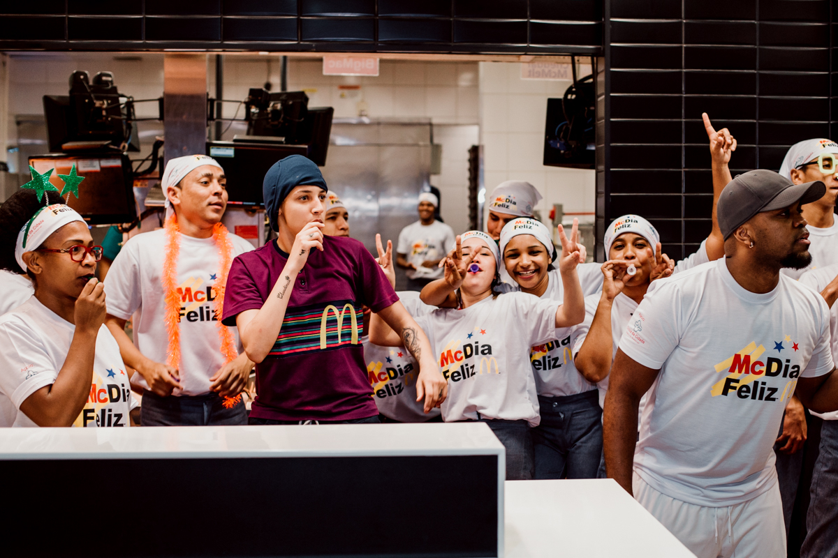 Mc-Dia-Feliz-nos-nao-estamos-sozinhos-mc-donalds-mc-dia-feliz-big-mac-alem-da-fotografia-dicas-de-fotografia-breno-martins-fotografia
