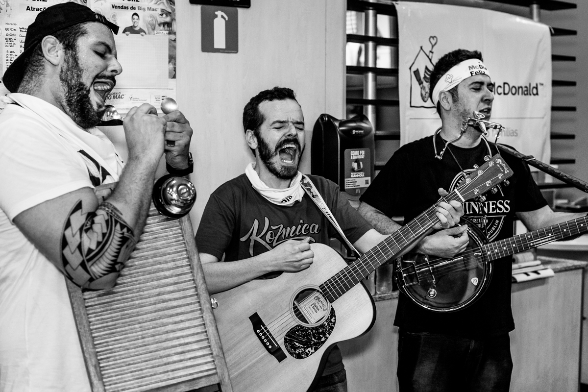 Mc-Dia-Feliz-nos-nao-estamos-sozinhos-mc-donalds-mc-dia-feliz-big-mac-alem-da-fotografia-dicas-de-fotografia-breno-martins-fotografia