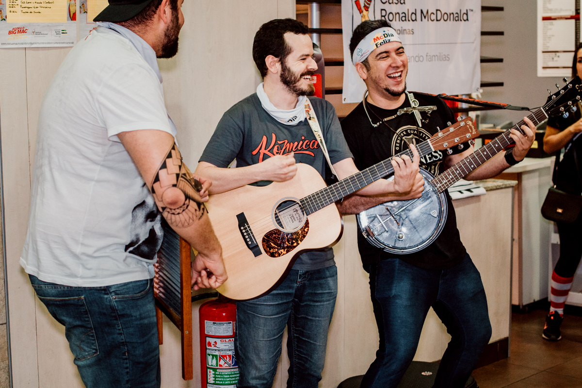 Mc-Dia-Feliz-nos-nao-estamos-sozinhos-mc-donalds-mc-dia-feliz-big-mac-alem-da-fotografia-dicas-de-fotografia-breno-martins-fotografia