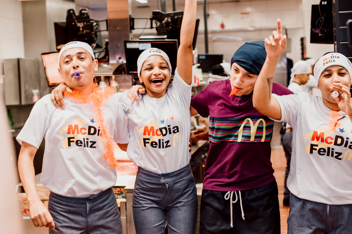 Mc-Dia-Feliz-nos-nao-estamos-sozinhos-mc-donalds-mc-dia-feliz-big-mac-alem-da-fotografia-dicas-de-fotografia-breno-martins-fotografia