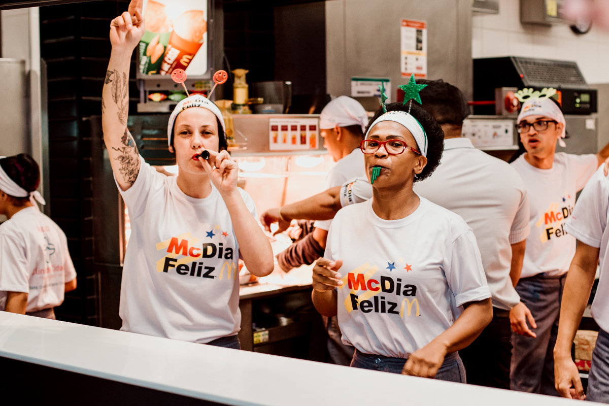 Mc-Dia-Feliz-nos-nao-estamos-sozinhos-mc-donalds-mc-dia-feliz-big-mac-alem-da-fotografia-dicas-de-fotografia-breno-martins-fotografia