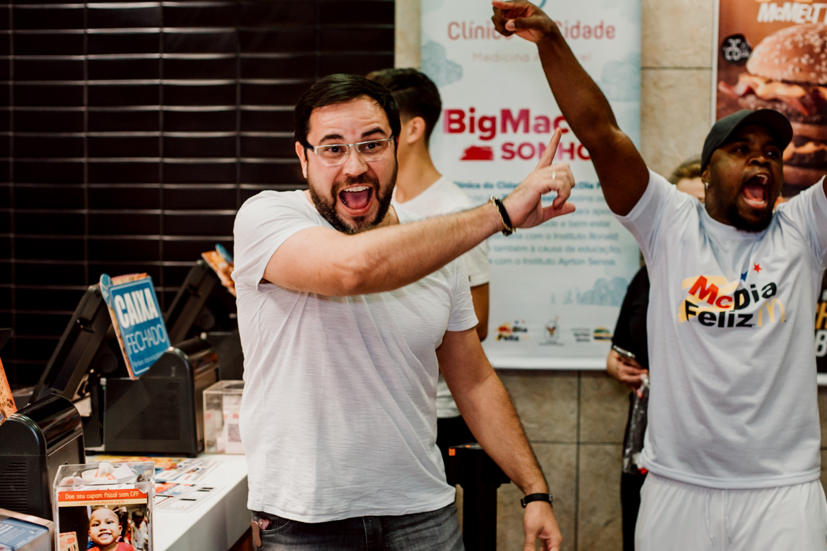 Mc-Dia-Feliz-nos-nao-estamos-sozinhos-mc-donalds-mc-dia-feliz-big-mac-alem-da-fotografia-dicas-de-fotografia-breno-martins-fotografia
