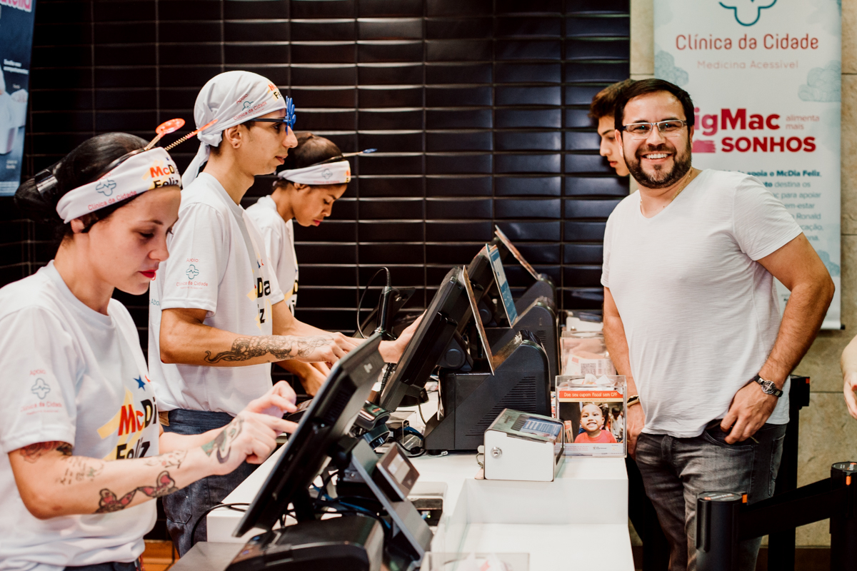 Mc-Dia-Feliz-nos-nao-estamos-sozinhos-mc-donalds-mc-dia-feliz-big-mac-alem-da-fotografia-dicas-de-fotografia-breno-martins-fotografia