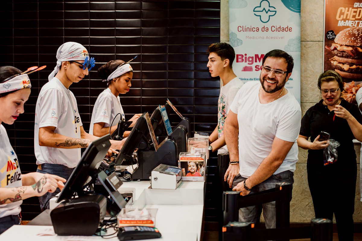 Mc-Dia-Feliz-nos-nao-estamos-sozinhos-mc-donalds-mc-dia-feliz-big-mac-alem-da-fotografia-dicas-de-fotografia-breno-martins-fotografia