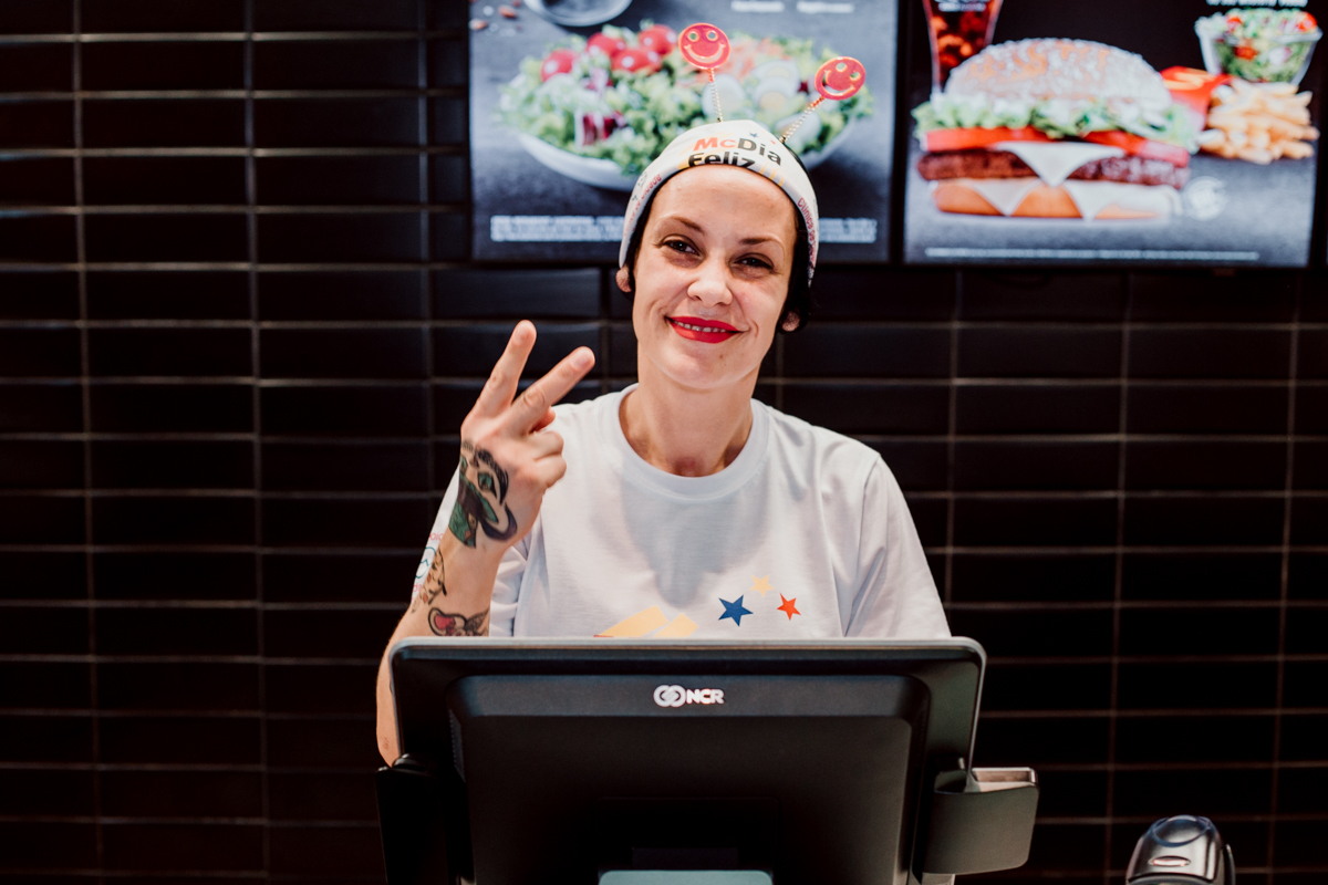 Mc-Dia-Feliz-nos-nao-estamos-sozinhos-mc-donalds-mc-dia-feliz-big-mac-alem-da-fotografia-dicas-de-fotografia-breno-martins-fotografia