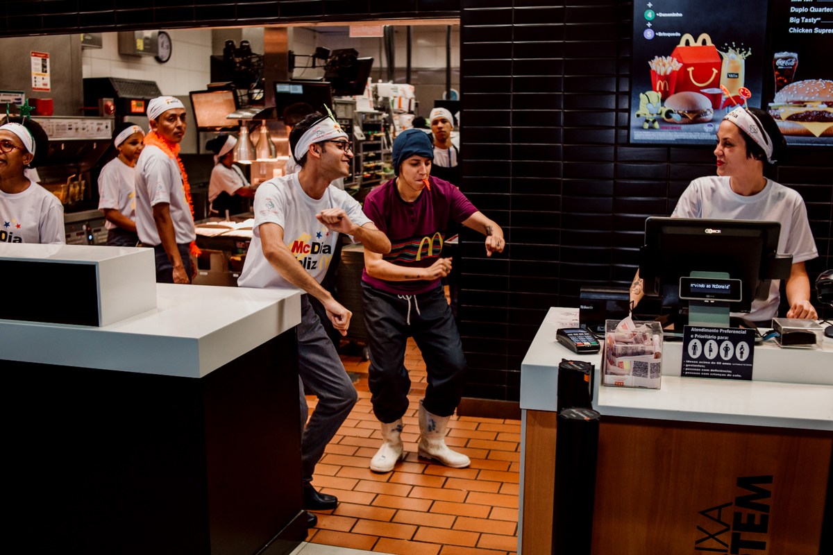 Mc-Dia-Feliz-nos-nao-estamos-sozinhos-mc-donalds-mc-dia-feliz-big-mac-alem-da-fotografia-dicas-de-fotografia-breno-martins-fotografia