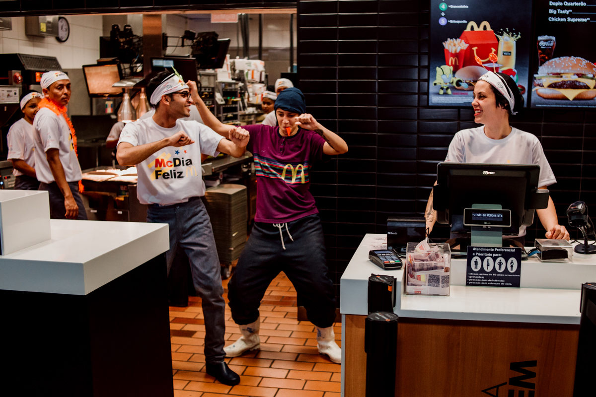 Mc-Dia-Feliz-nos-nao-estamos-sozinhos-mc-donalds-mc-dia-feliz-big-mac-alem-da-fotografia-dicas-de-fotografia-breno-martins-fotografia