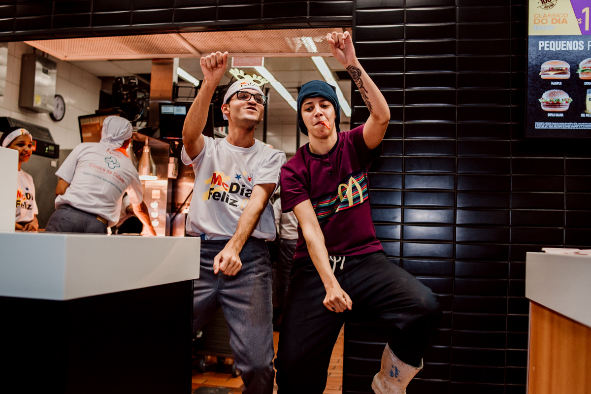 Mc-Dia-Feliz-nos-nao-estamos-sozinhos-mc-donalds-mc-dia-feliz-big-mac-alem-da-fotografia-dicas-de-fotografia-breno-martins-fotografia