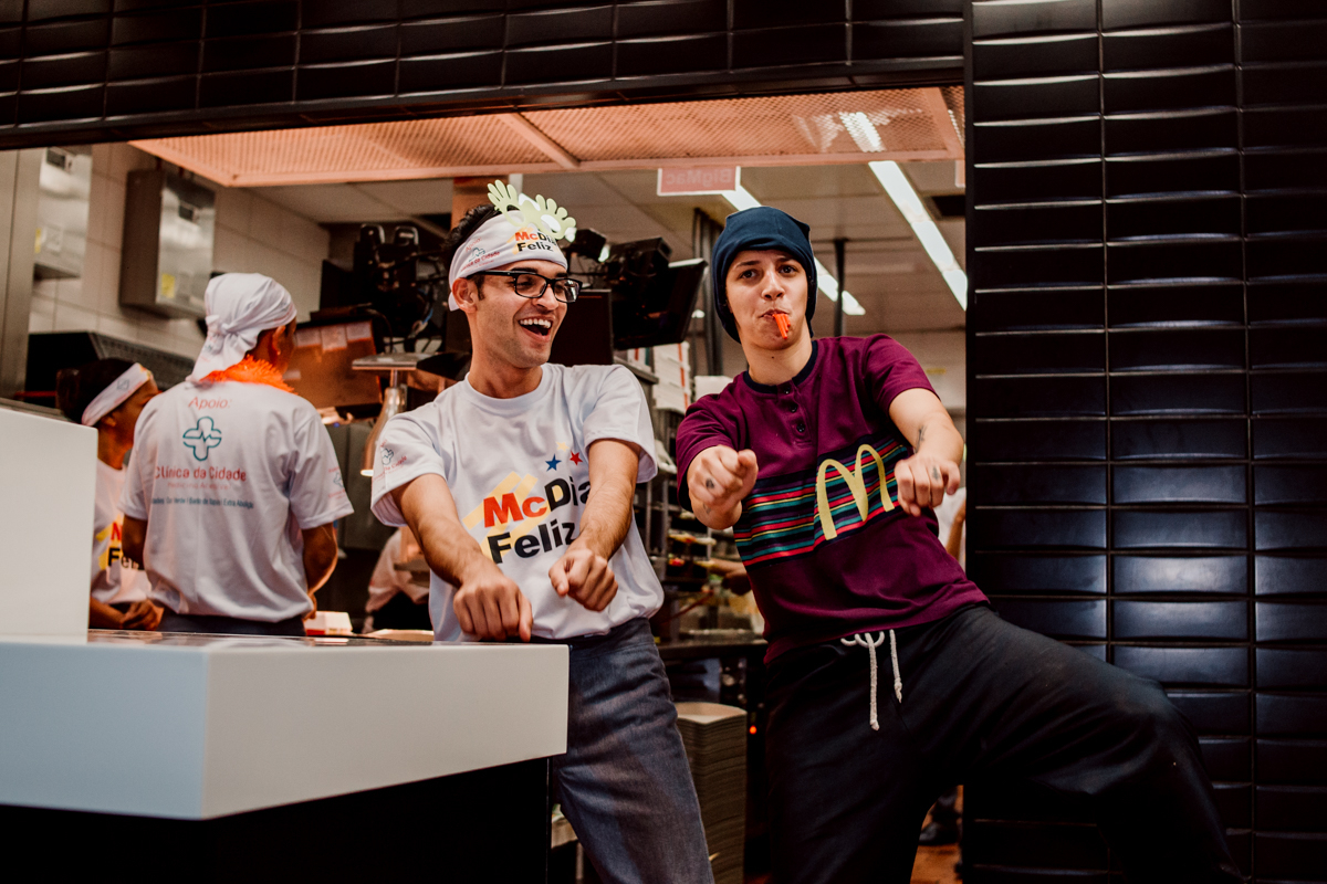 Mc-Dia-Feliz-nos-nao-estamos-sozinhos-mc-donalds-mc-dia-feliz-big-mac-alem-da-fotografia-dicas-de-fotografia-breno-martins-fotografia