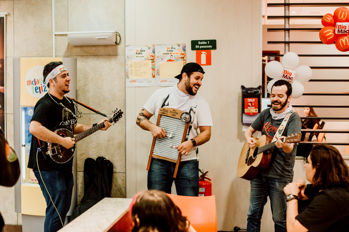 Mc-Dia-Feliz-nos-nao-estamos-sozinhos-mc-donalds-mc-dia-feliz-big-mac-alem-da-fotografia-dicas-de-fotografia-breno-martins-fotografia