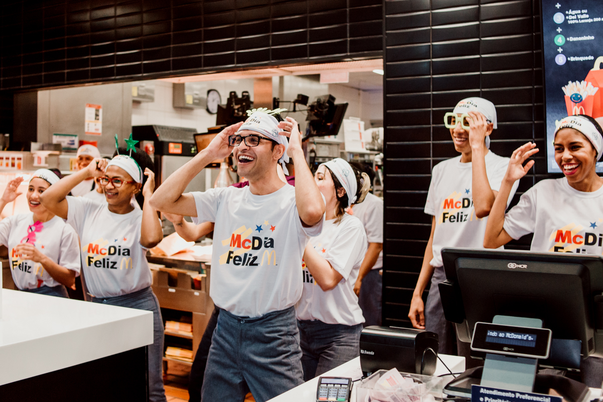 Mc-Dia-Feliz-nos-nao-estamos-sozinhos-mc-donalds-mc-dia-feliz-big-mac-alem-da-fotografia-dicas-de-fotografia-breno-martins-fotografia