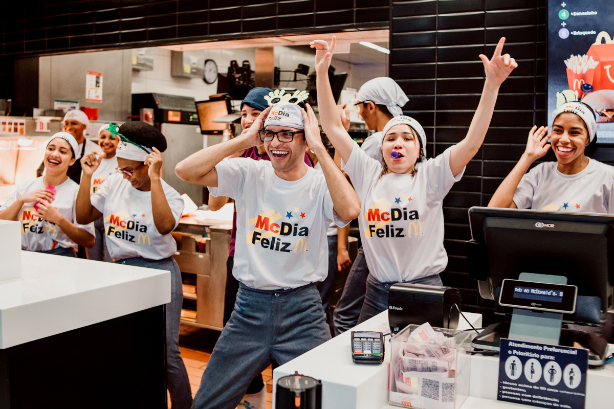 Mc-Dia-Feliz-nos-nao-estamos-sozinhos-mc-donalds-mc-dia-feliz-big-mac-alem-da-fotografia-dicas-de-fotografia-breno-martins-fotografia