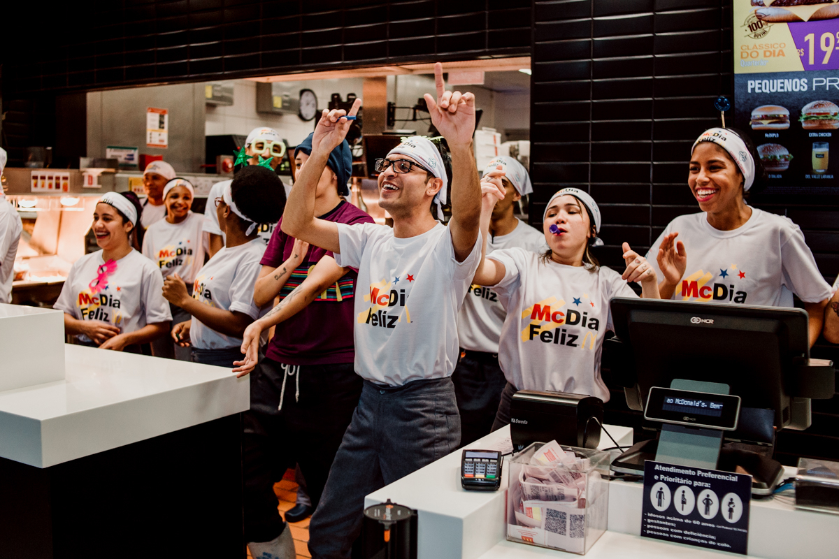Mc-Dia-Feliz-nos-nao-estamos-sozinhos-mc-donalds-mc-dia-feliz-big-mac-alem-da-fotografia-dicas-de-fotografia-breno-martins-fotografia