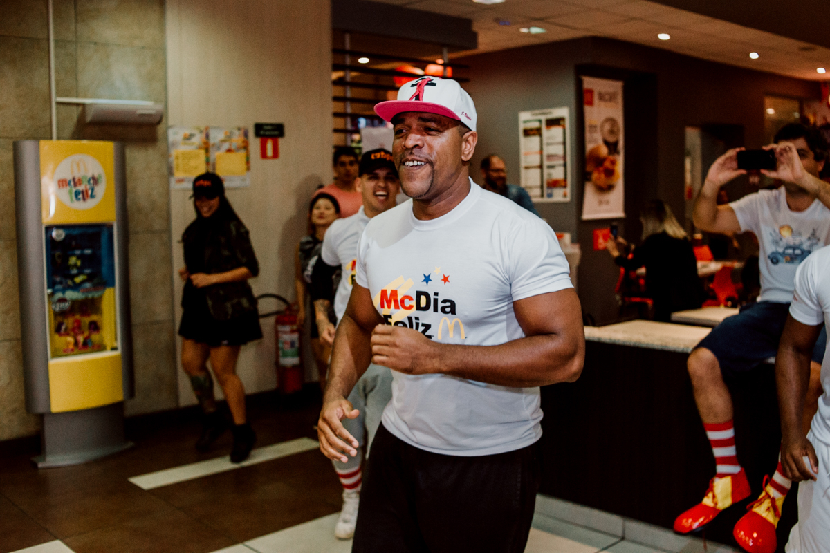 Mc-Dia-Feliz-nos-nao-estamos-sozinhos-mc-donalds-mc-dia-feliz-big-mac-alem-da-fotografia-dicas-de-fotografia-breno-martins-fotografia