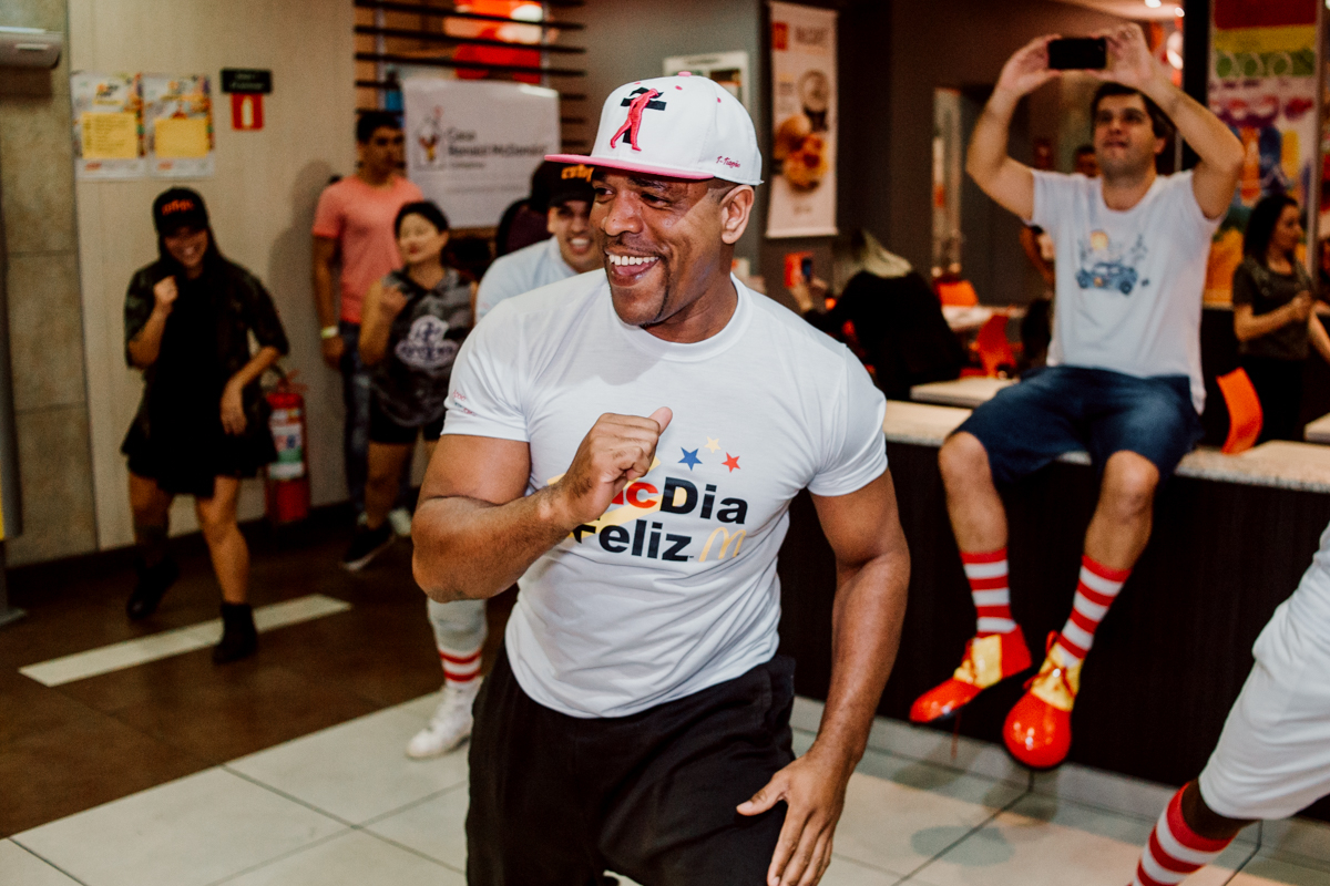 Mc-Dia-Feliz-nos-nao-estamos-sozinhos-mc-donalds-mc-dia-feliz-big-mac-alem-da-fotografia-dicas-de-fotografia-breno-martins-fotografia