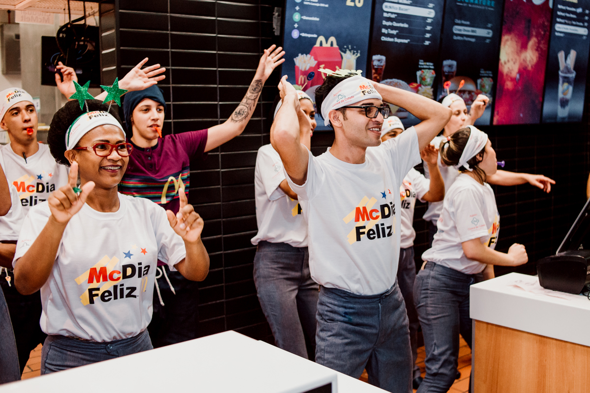 Mc-Dia-Feliz-nos-nao-estamos-sozinhos-mc-donalds-mc-dia-feliz-big-mac-alem-da-fotografia-dicas-de-fotografia-breno-martins-fotografia