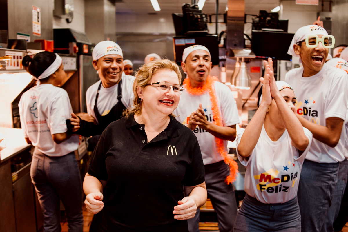 Mc-Dia-Feliz-nos-nao-estamos-sozinhos-mc-donalds-mc-dia-feliz-big-mac-alem-da-fotografia-dicas-de-fotografia-breno-martins-fotografia