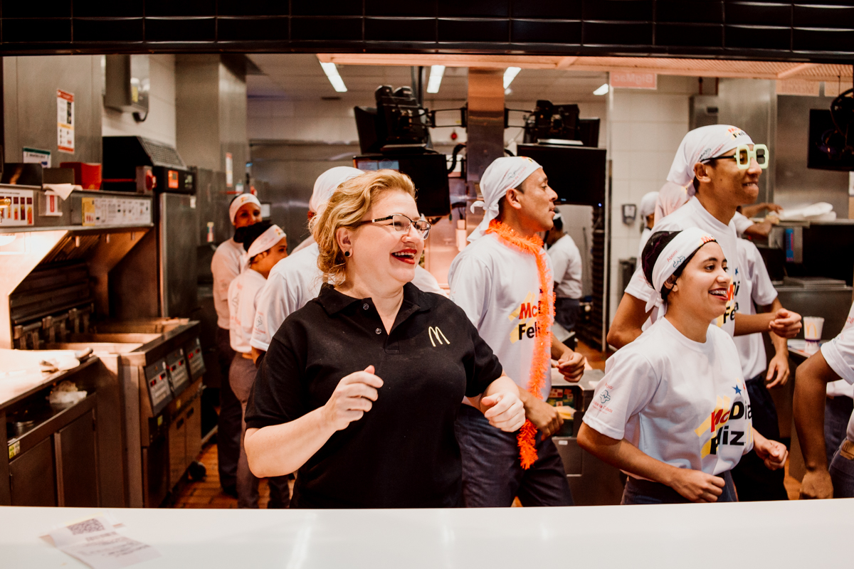 Mc-Dia-Feliz-nos-nao-estamos-sozinhos-mc-donalds-mc-dia-feliz-big-mac-alem-da-fotografia-dicas-de-fotografia-breno-martins-fotografia