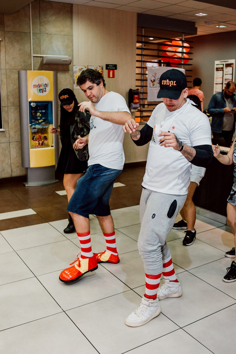 Mc-Dia-Feliz-nos-nao-estamos-sozinhos-mc-donalds-mc-dia-feliz-big-mac-alem-da-fotografia-dicas-de-fotografia-breno-martins-fotografia