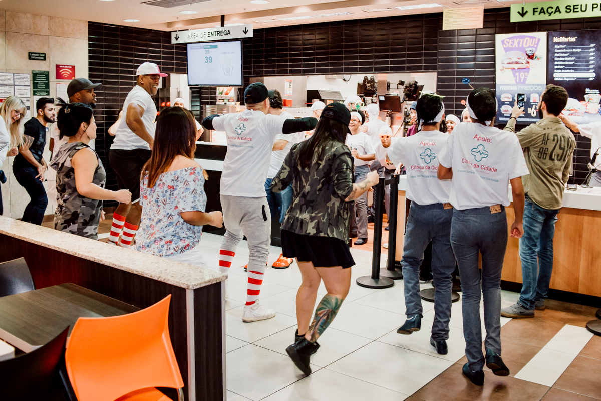 Mc-Dia-Feliz-nos-nao-estamos-sozinhos-mc-donalds-mc-dia-feliz-big-mac-alem-da-fotografia-dicas-de-fotografia-breno-martins-fotografia