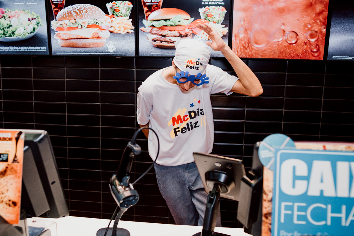 Mc-Dia-Feliz-nos-nao-estamos-sozinhos-mc-donalds-mc-dia-feliz-big-mac-alem-da-fotografia-dicas-de-fotografia-breno-martins-fotografia