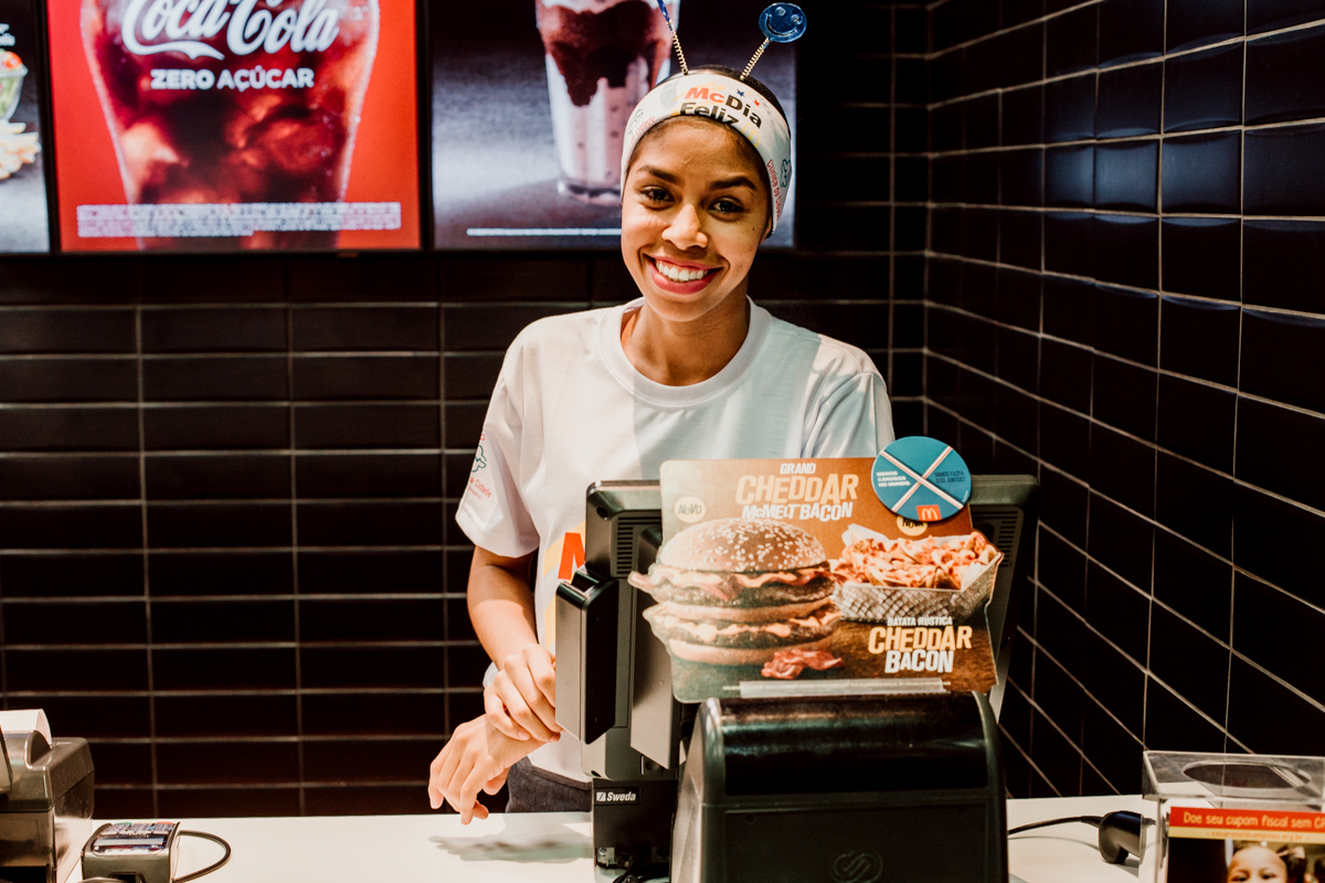 Mc-Dia-Feliz-nos-nao-estamos-sozinhos-mc-donalds-mc-dia-feliz-big-mac-alem-da-fotografia-dicas-de-fotografia-breno-martins-fotografia