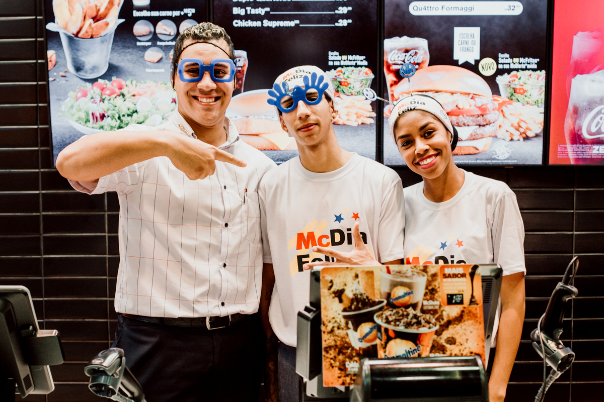 Mc-Dia-Feliz-nos-nao-estamos-sozinhos-mc-donalds-mc-dia-feliz-big-mac-alem-da-fotografia-dicas-de-fotografia-breno-martins-fotografia
