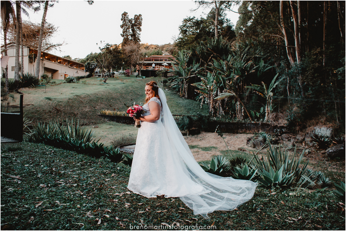 dany-e-italo-casamento-sud-mormon-templo-sud-casamento-no-bosque-da-cachoeira-em-aguas-da-prata-sp-casar-breno-martins-fotografia-casamento-sud-making-of-noiva