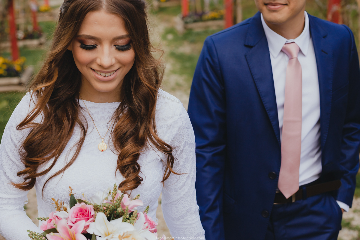 eduarda-e-marcos-pre-wedding-casamento-em-campos-do-jordao-fotografo-em-campos-do-jordao-parque-das-cerejeiras-ensaio-no-parque-das-cerejeiras-em-campos-do-jordao-breno-martins-fotografia-canal-alem-da-fotografia-casamento-sud-templo-sud
