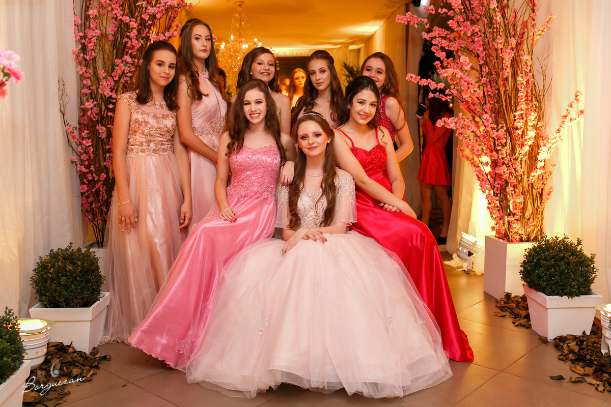 Debutante com suas amigas