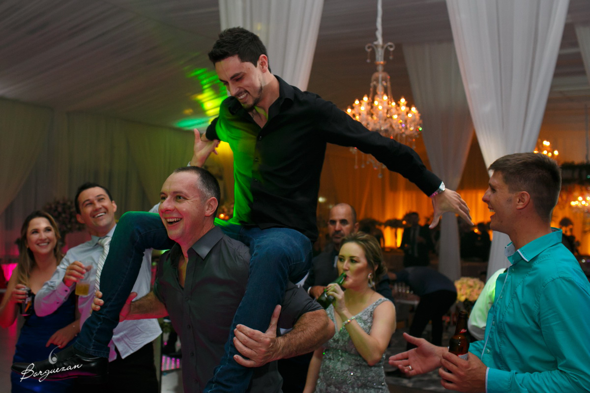 aproveitando ao máximo a festa de 15 anos da Cecília