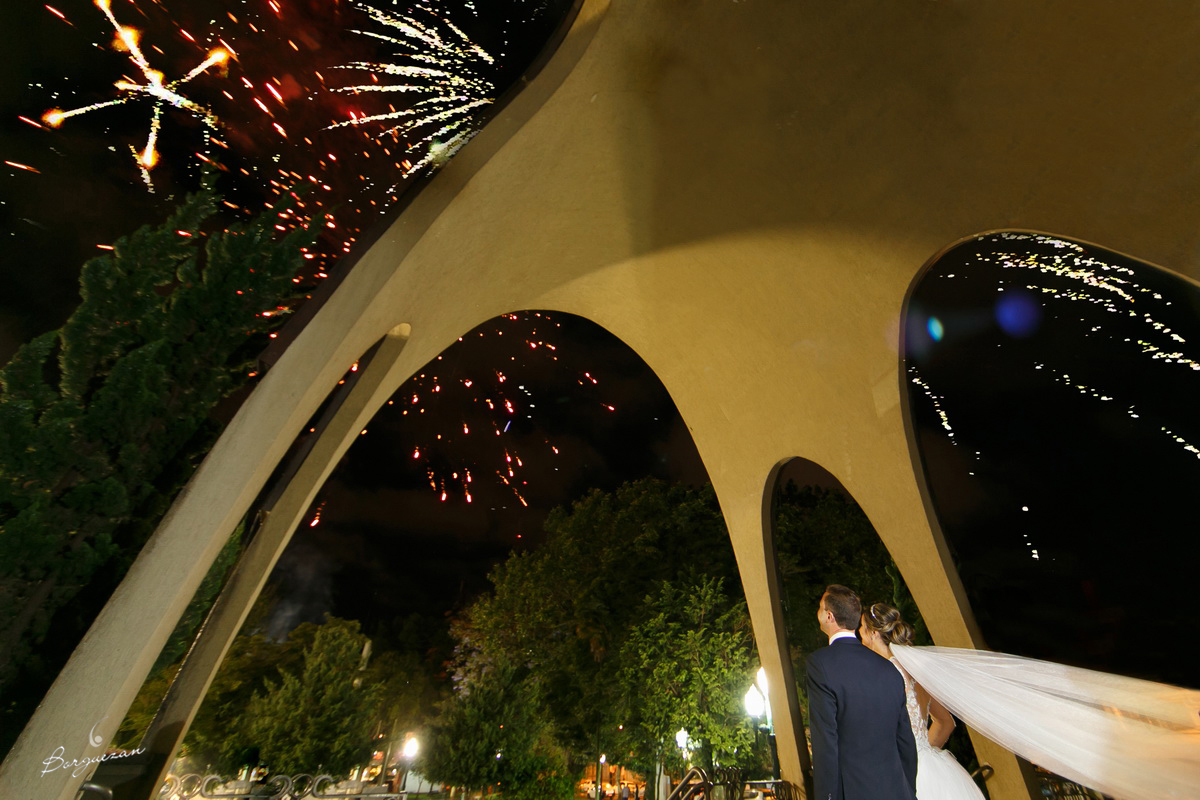 Fogos na saída dos noivos