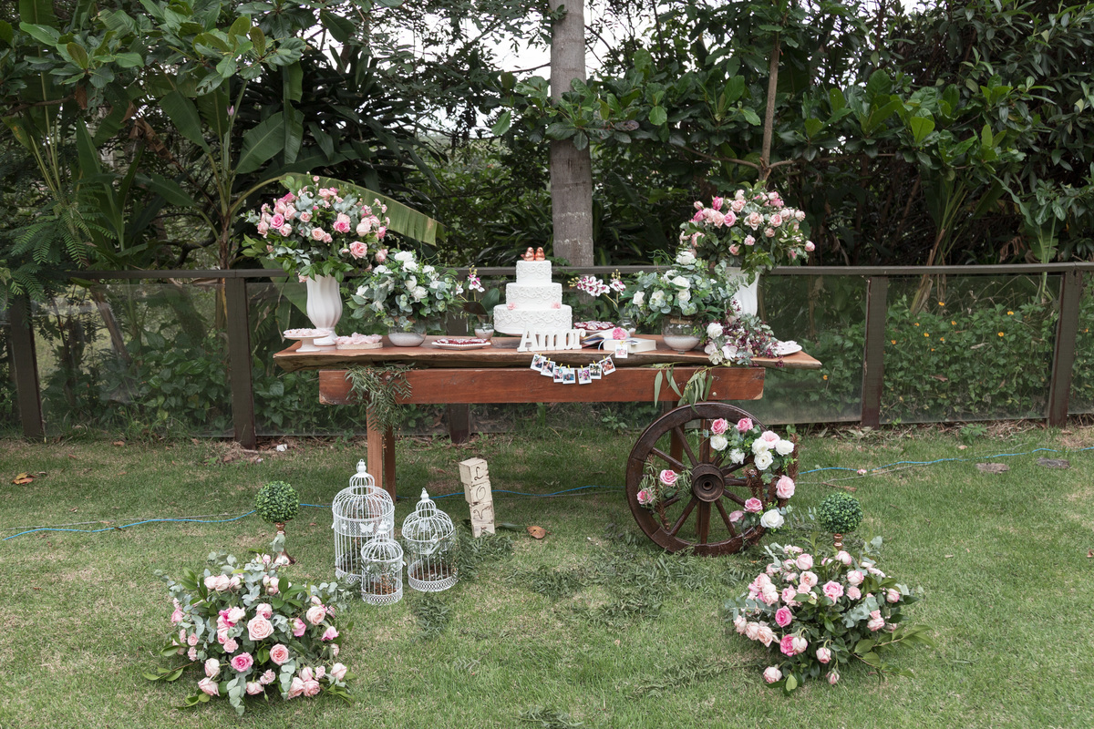 mesa do bolo, Vestido de noiva, casamento, wedding, festa de casamento, como oranizar um casamento, fotografo profissional, fotografo em suzano, casamento rustico, casamento ao ar livre, casamento no campo, wedding day