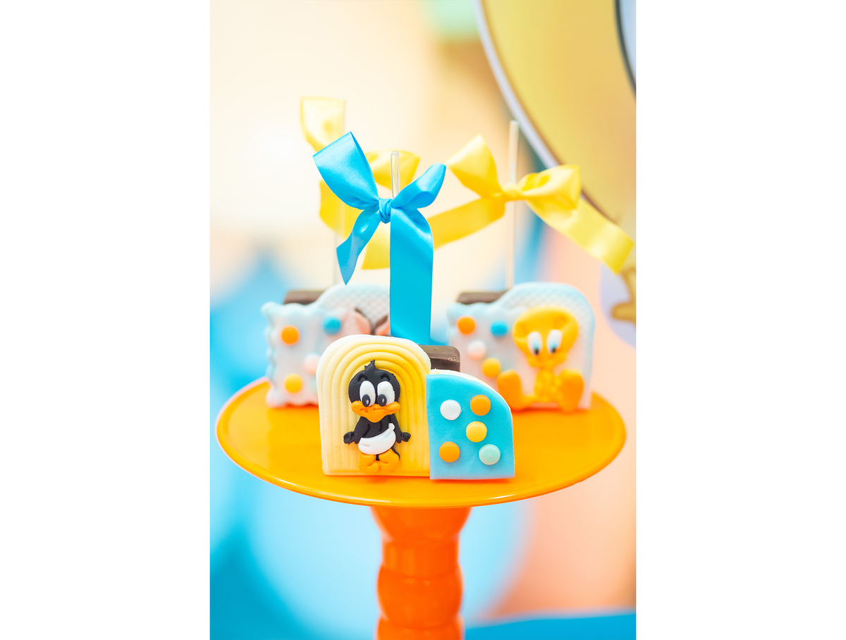 aniversário 1 ano, festa infantil, tema looney tunes, decoração looney tunes, pernalonga, piu-piu, patolino, buffet infantil, fotografia de aniversário, fotógrafo infantil, primeiro aniversário leonardo, fotos festa 1 ano, festa baby looney tunes, ensaio 