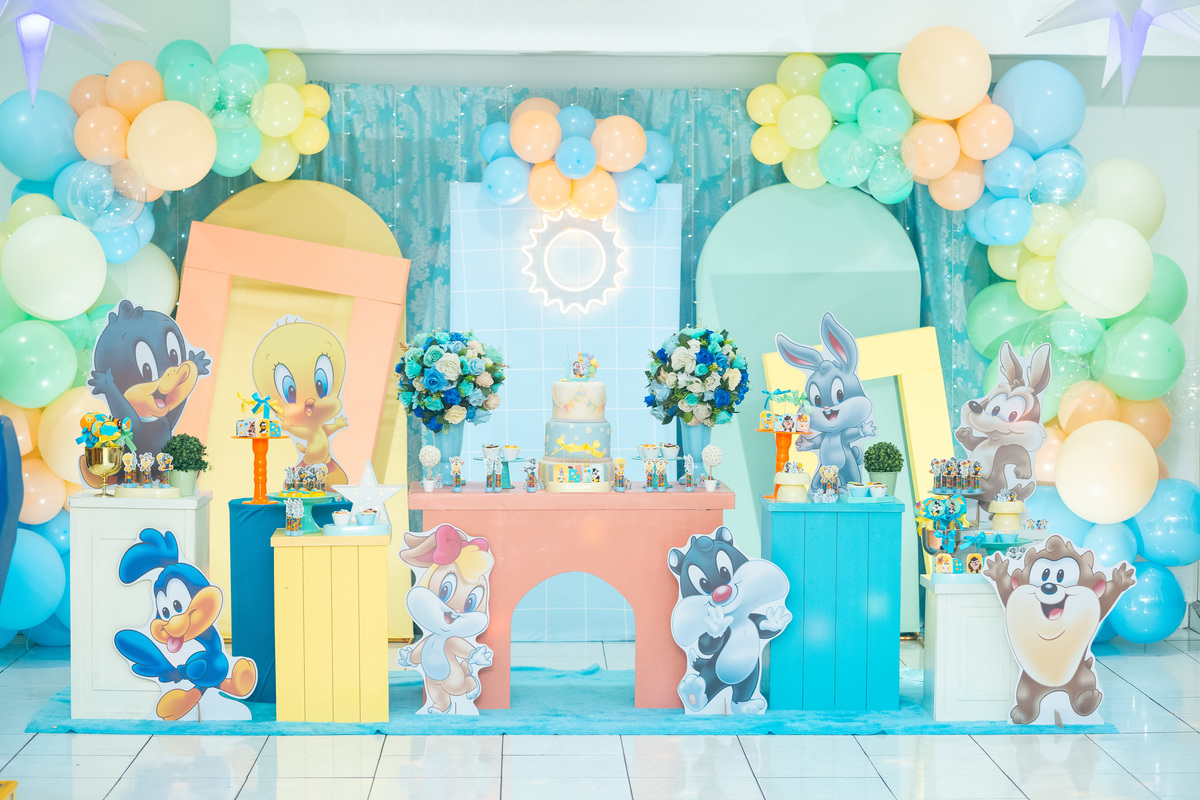 aniversário 1 ano, festa infantil, tema looney tunes, decoração looney tunes, pernalonga, piu-piu, patolino, buffet infantil, fotografia de aniversário, fotógrafo infantil, primeiro aniversário leonardo, fotos festa 1 ano, festa baby looney tunes, ensaio 