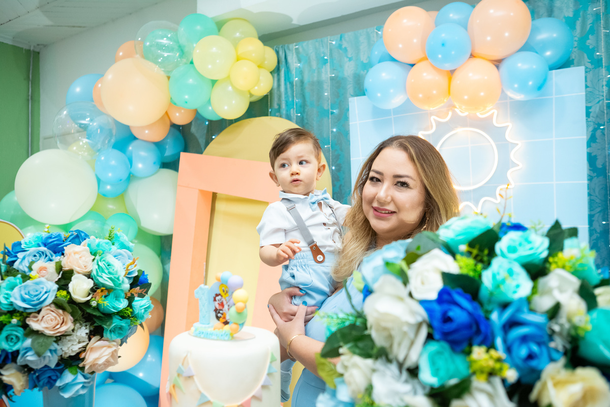 aniversário 1 ano, festa infantil, tema looney tunes, decoração looney tunes, pernalonga, piu-piu, patolino, buffet infantil, fotografia de aniversário, fotógrafo infantil, primeiro aniversário leonardo, fotos festa 1 ano, festa baby looney tunes, ensaio 