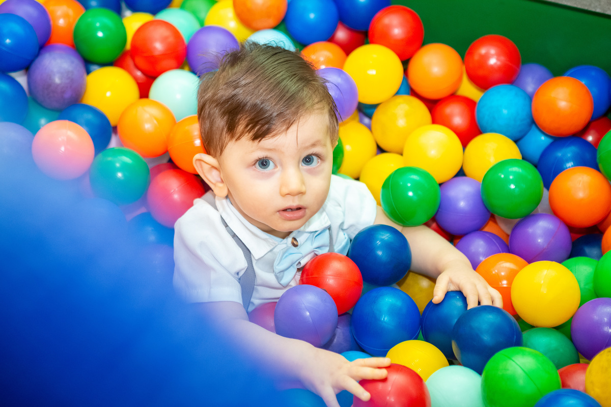 aniversário 1 ano, festa infantil, tema looney tunes, decoração looney tunes, pernalonga, piu-piu, patolino, buffet infantil, fotografia de aniversário, fotógrafo infantil, primeiro aniversário leonardo, fotos festa 1 ano, festa baby looney tunes, ensaio 