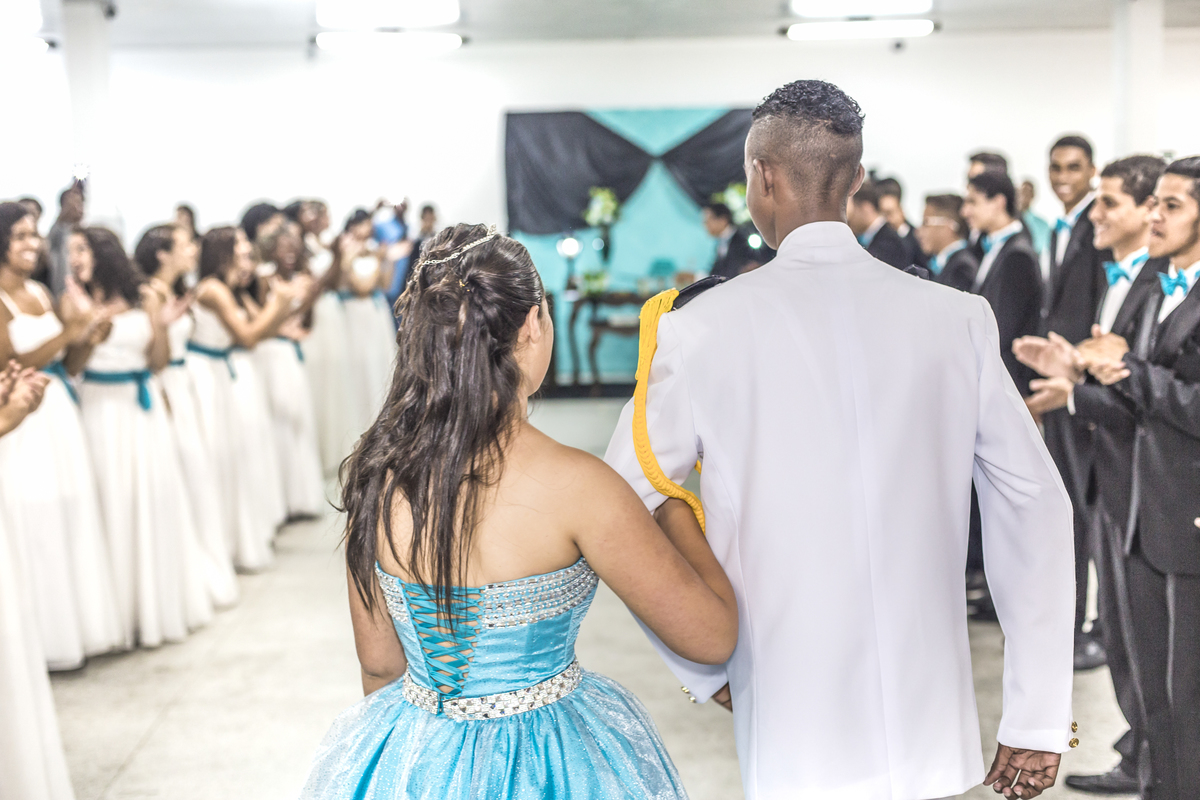 fotografo de aniversario, saída da aniversariante de 15 anos com o principe