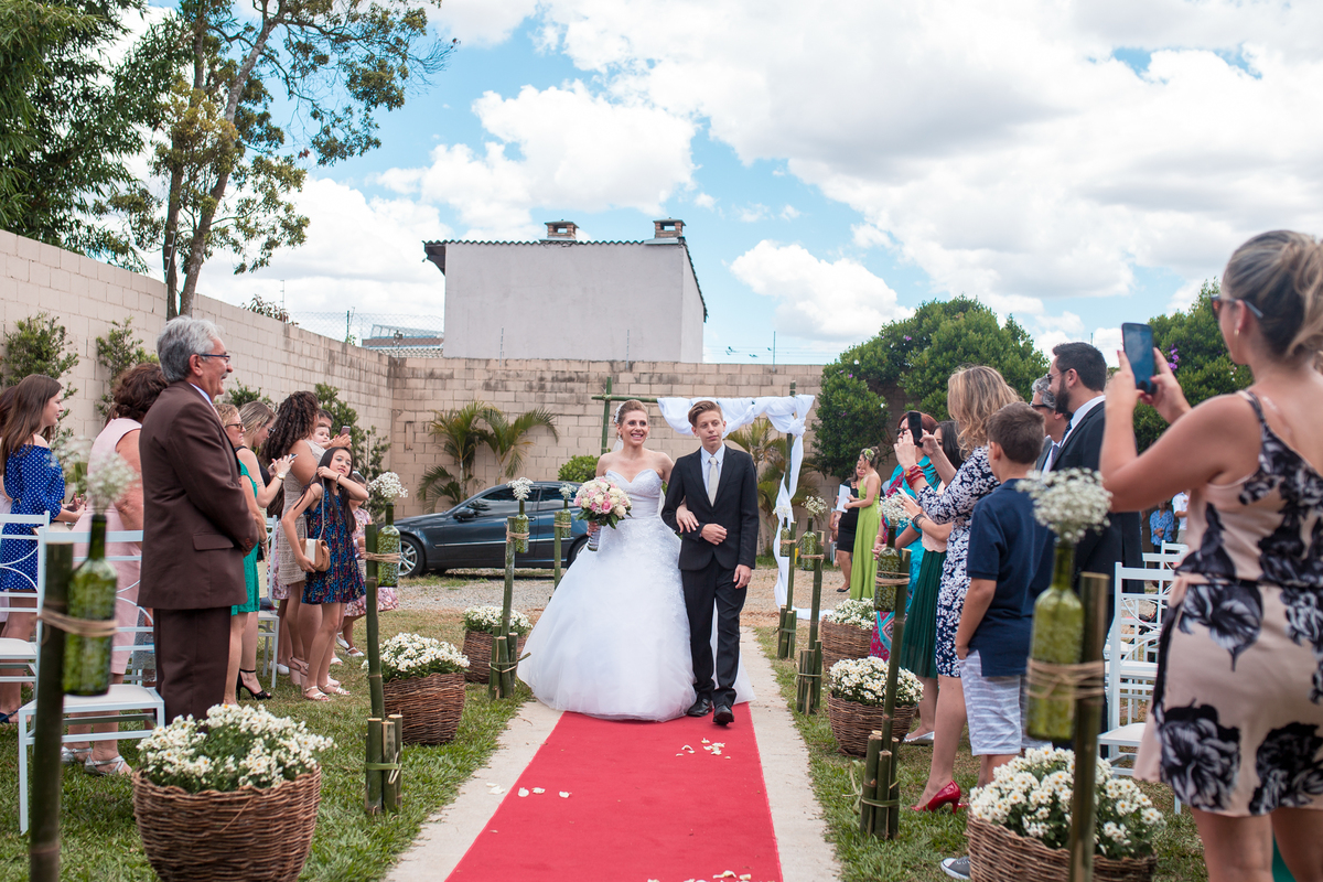casamento em espaço di ungaro suzano, entrada da noiva, noiva com filho entrando, cerimonia de casamento, casamento em suzano, fotografo de casamento, fotografo em suzano, zurique foto e video, fotografo em suzano, fotografo de casamento em suzano